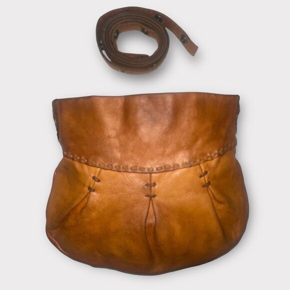Elegant Tan Leather Crossbody Bag - Picture 4 of 11